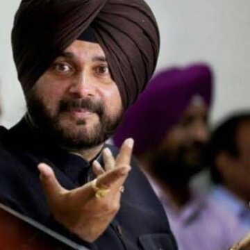 नवजोत सिंह सिद्धू ने विश्व क्रिकेट के इस दो दिग्गजों को बताया व्हाइट बॉल क्रिकेट का असली 'सुल्तान'