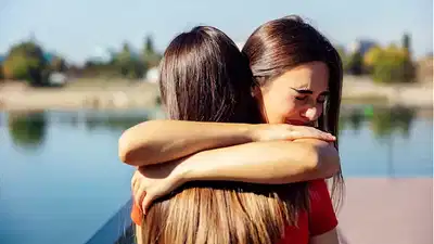 क्यों जीवन में महत्वपूर्ण बनती जा रही हैं Chosen Sister? खून का रिश्ता नहीं लेकिन खून के रिश्ते से कम भी नहीं
