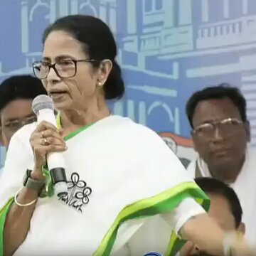 “फिर लॉकडाउन कर जनता को फंसा देंगे”: LPG संकट और SIR पर ममता बनर्जी ने मोदी सरकार पर साधा निशाना