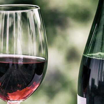 गुजरात में बड़ा बदलाव, पोरबंदर के इस होटल को मिली शराब बिक्री की मंजूरी