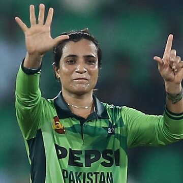 हार के बाद पाकिस्तान को मिला एक और जख्म, आईसीसी ने सिदरा अमीन को लगाई फटकार