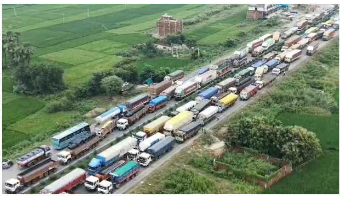 दिल्ली-कोलकाता हाइवे पर भारी यातायात जाम, चार दिन से रुकी पड़ी हैं गाड़ियां