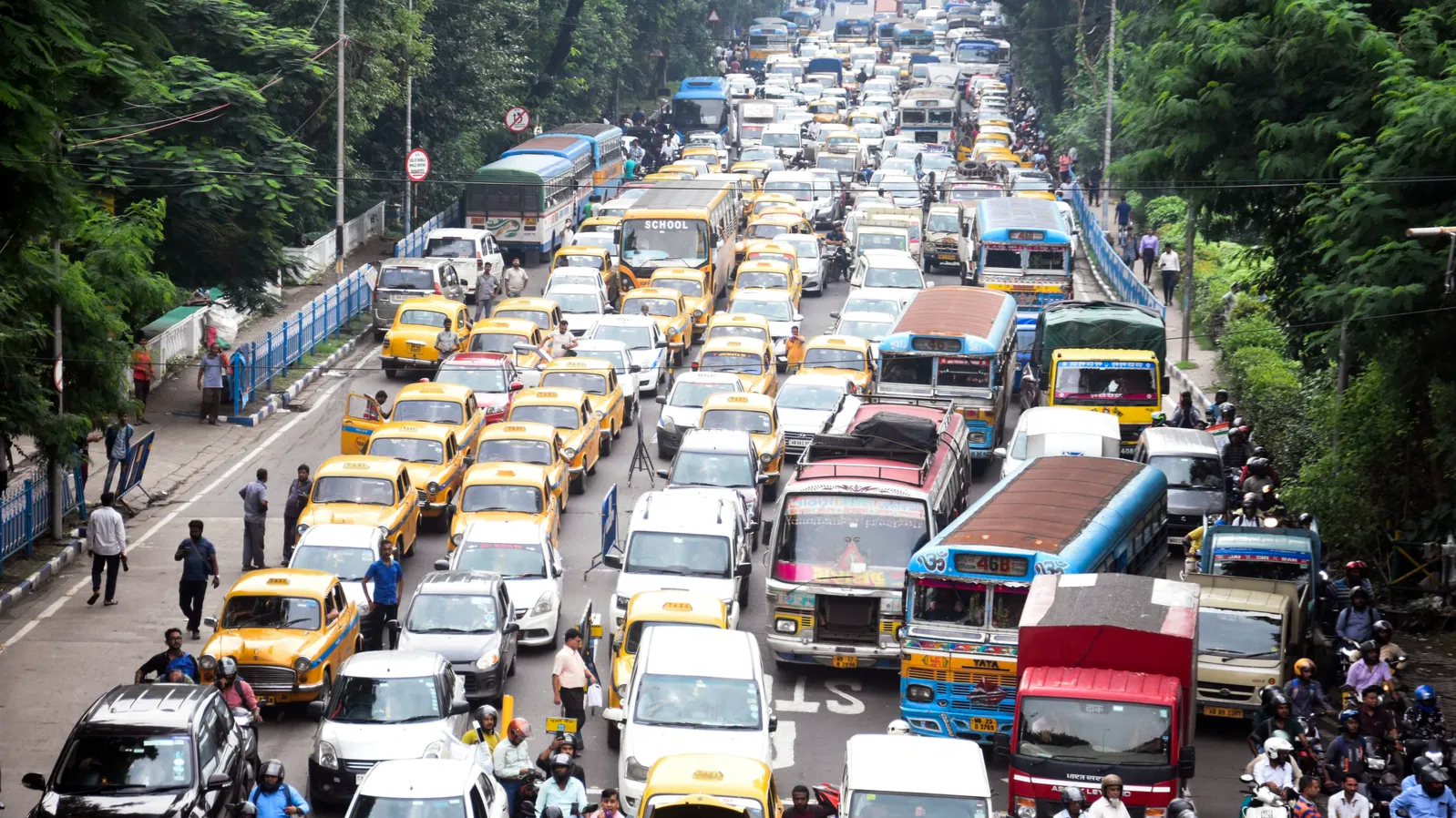 सड़क जाम और पैदल चलने वाले लोगों की भीड़ को नियंत्रित करने के लिए KMDA का नया प्लान, बनाएगी फुटब्रिज और सबवे