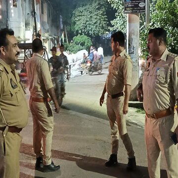 भतीजे ने ठुकराया प्यार, तो 15 साल बड़ी चाची ने थाने में काट ली अपनी कलाई