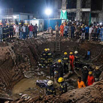 मुंबई हादसा: मैरिज हॉल के पास निर्माण स्थल बना मौत का गड्ढा, 11 लोग गिरे, एक की मौत