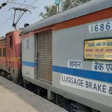 कोलकाता-जम्मू तवी एक्सप्रेस में यात्री की गोली मारकर हत्या,