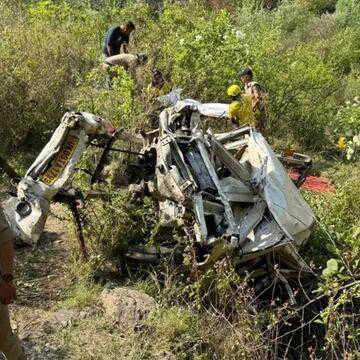 उत्तराखंड में दर्दनाक हादसा: गहरी खाई में गिरा वाहन, 8 लोगों की मौत, अंतिम संस्कार से लौट रहे थे