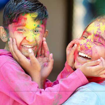 रंगों से बच्चों को दूर रखना मुश्किल, होली पर दुर्घटना से बचने के लिए करें ये 4 काम