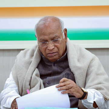 Assam Elections 2026: कांग्रेस का बड़ा दांव! मल्लिकार्जुन खड़गे ने घोषित किए 6 ऑब्जर्वर, जानें कौन-कौन शामिल