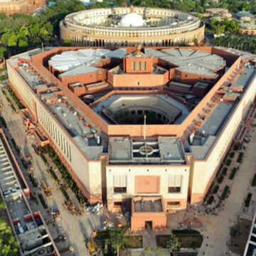 संसद का शीतकालीन सत्र कल सेः विपक्ष SIR, दिल्ली ब्लास्ट, प्रदूषण आदि मुद्दों पर सरकार को घेरने की तैयारी में