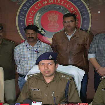 नौकरी जाने के बाद सोने के गहनों की चोरी का आरोप, युवती समेत दो पुलिस के शिकंजे में