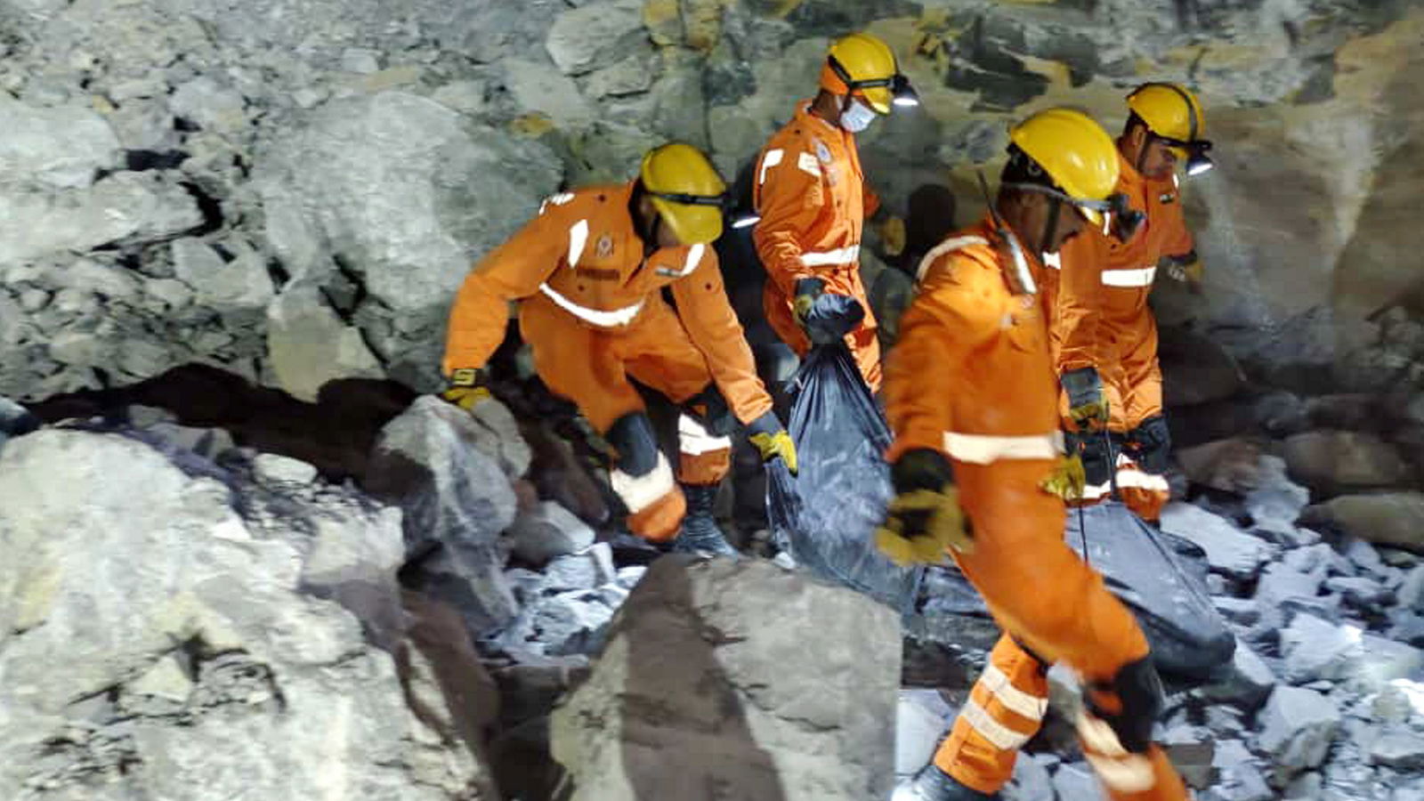 उत्तर प्रदेश: सोनभद्र में पत्थर खदान धंसने से 1 मजदूर की मौत, लगभग 15 फंसे, बचाव कार्य जारी