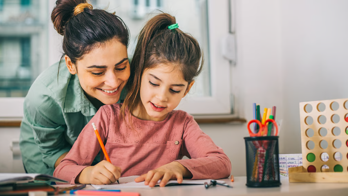 बच्चे का पढ़ाई में बिल्कुल मन नहीं लग रहा? इस तरीके से संभालें