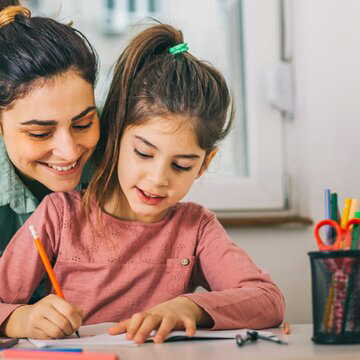 बच्चे का पढ़ाई में बिल्कुल मन नहीं लग रहा? इस तरीके से संभालें