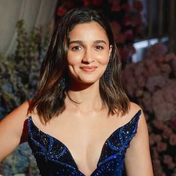 रेड सी फ़िल्म फ़ेस्टिवल में आलिया भट्ट को गोल्डन ग्लोब्स होराइज़न अवॉर्ड, अपनी जासूसी फिल्म ‘अल्फ़ा’ में रिस्क का किया ज़िक्र