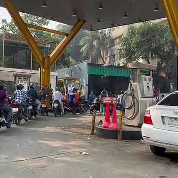 बांग्लादेश में ईंधन संकट के बीच बड़ी कार्रवाई, 24 घंटे में 87,700 लीटर अवैध तेल जब्त