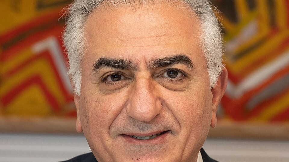 ईरान के निर्वासित पूर्व युवराज रज़ा पहलवी का आर्थिक क्षेत्रों में हड़ताल का आह्वान, कहा-मैं देश लौटने की तैयारी में