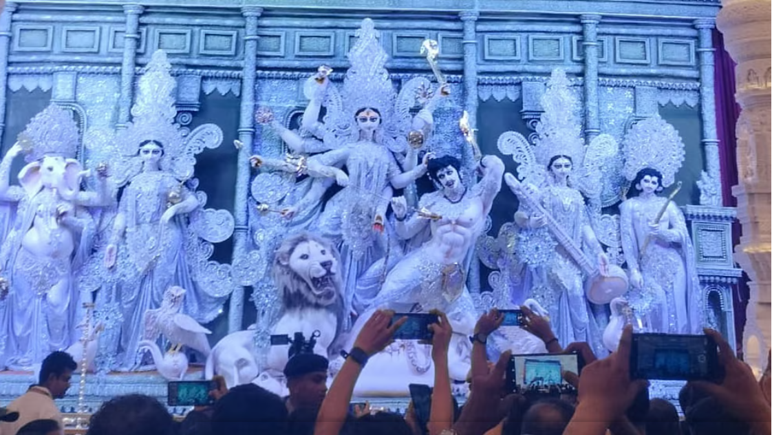 क्या आपके इलाके की दुर्गा पूजा कमेटी को मिला विश्वबांग्ला शारद सम्मान? यहां देखिए पूरी सूची