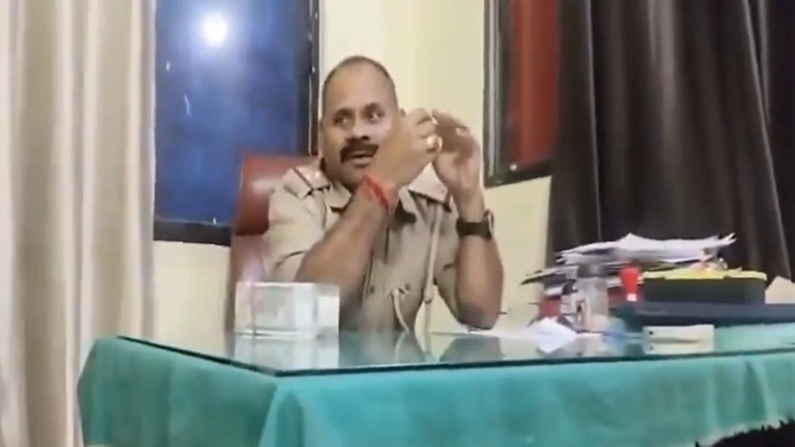 सामूहिक बलात्कार मामले से नाम हटाने के लिए रिश्वत लेने का आरोप, लखनऊ में पुलिस अधिकारी गिरफ्तार