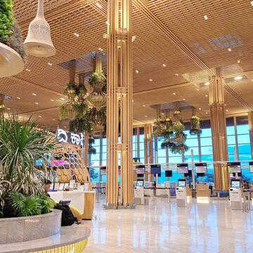 बेंगलुरु के केम्पेगौड़ा अंतर्राष्ट्रीय एयरपोर्ट पर यात्रियों को पिक-अप करना पड़ेगा महंगा, कितनी लगेगी एंट्री फीस?