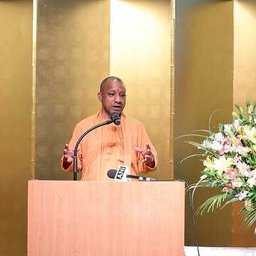 महिला सशक्तिकरण की दिशा में बड़ा कदम, जन्म से ग्रेजुएशन तक 25 हजार देगी यूपी सरकार