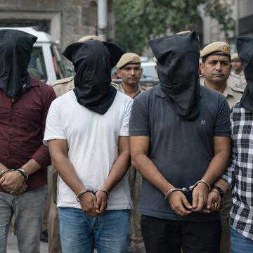 दिल्ली में फ्री सरकारी दवाओं की कालाबाजारी का बड़ा खुलासा, 5 गिरफ्तार, 70 लाख की जीवनरक्षक दवाएं बरामद