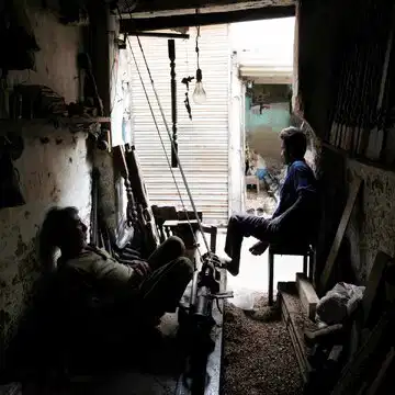 लेस्को का 'ज़ीरो-लोडशेडिंग' दावा फेल, लाहौर में जनता बिजली कटौती से परेशान