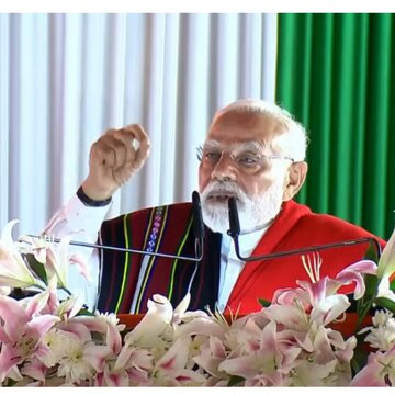 मणिपुर में जातीय संघर्ष प्रभावित परिवारों से मिले मोदी, 7,300 करोड़ रुपये की परियोजनाओं का किया शिलान्यास