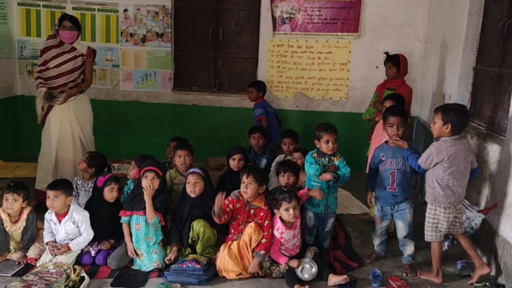 तीन महीने बाद आंगनवाड़ी में बच्चे, क्या खत्म हुआ जातिभेद?