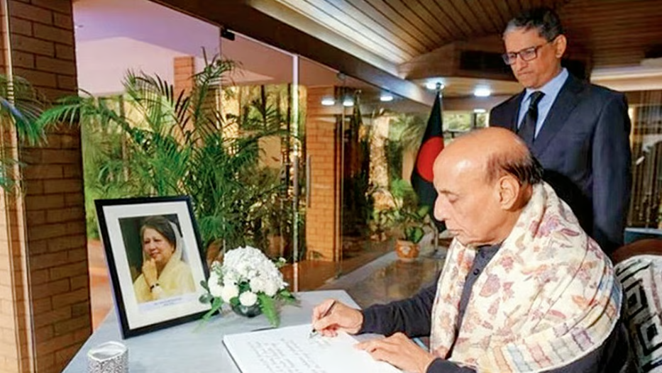 दो देशों के रिश्ते मज़बूत करने में खालिदा का योगदान यादगार: राजनाथ