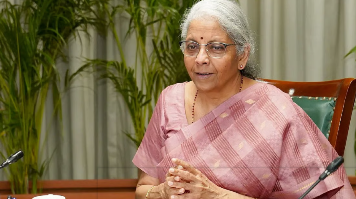 मिस-सेलिंग के मुद्दे पर बैंकों को सीतारमण का कड़ा संदेश