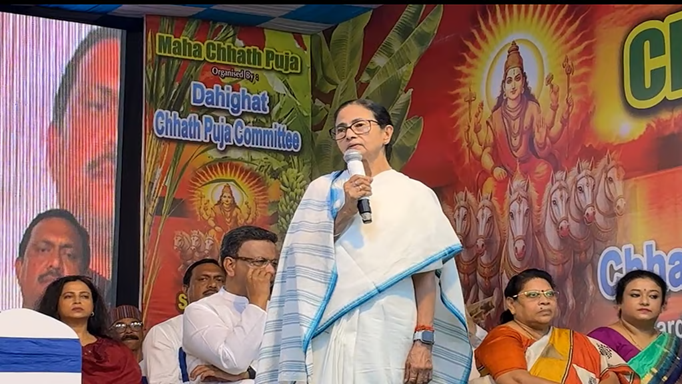 भगदड़ को लेकर ममता बनर्जी ने जतायी चिंता कहा, एक व्यक्ति भागता है तो 50 लोग दौड़ पड़ते हैं!