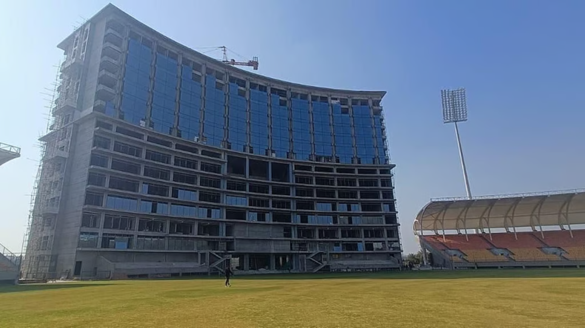 होटल की बालकनी से LIVE क्रिकेट मैच, रिकॉर्ड की दहलीज पर भारत का यह स्टेडियम
