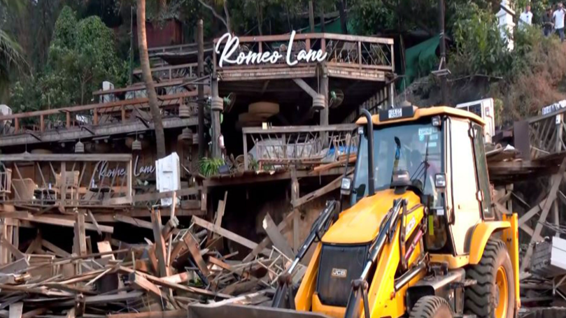 गोवाः नाइटक्लब के मालिकों के स्वामित्व वाले रोमियो लेन रेस्तरां का हिस्सा ढहाया गया