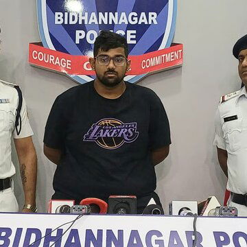 कई फर्जी आधार कार्ड बनाकर धोखाधड़ी करने के आरोप में साल्ट लेक से युवक गिरफ्तार