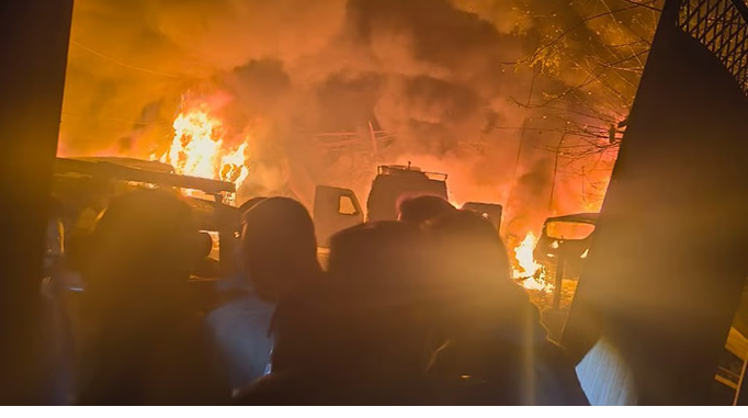 जम्मू-कश्मीर के नौगाम थाना में विस्फोट के बाद 300 मीटर दूर से शवों के चिथड़े बरामद