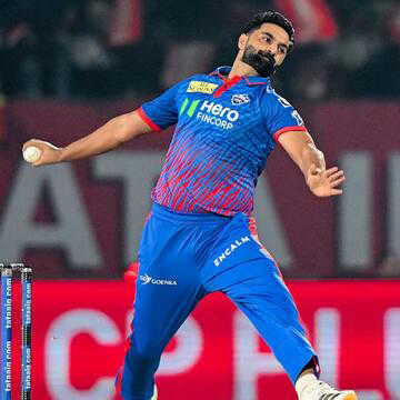आलोचना का सामना करने के बाद BCCI ने निर्णय बदला, आकिब नवाबी को टीम में लिया