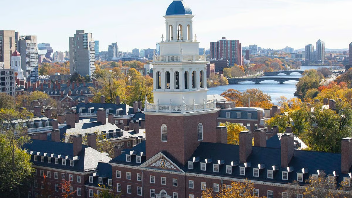 हार्वर्ड विश्वविद्यालय के पास गोलीबारी, छात्र दहशत में