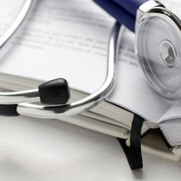 राष्ट्रपति के फैसले के खिलाफ SC पहुंची तमिलनाडु सरकार: क्या खत्म होगी NEET की अनिवार्यता? जानें पूरा मामला