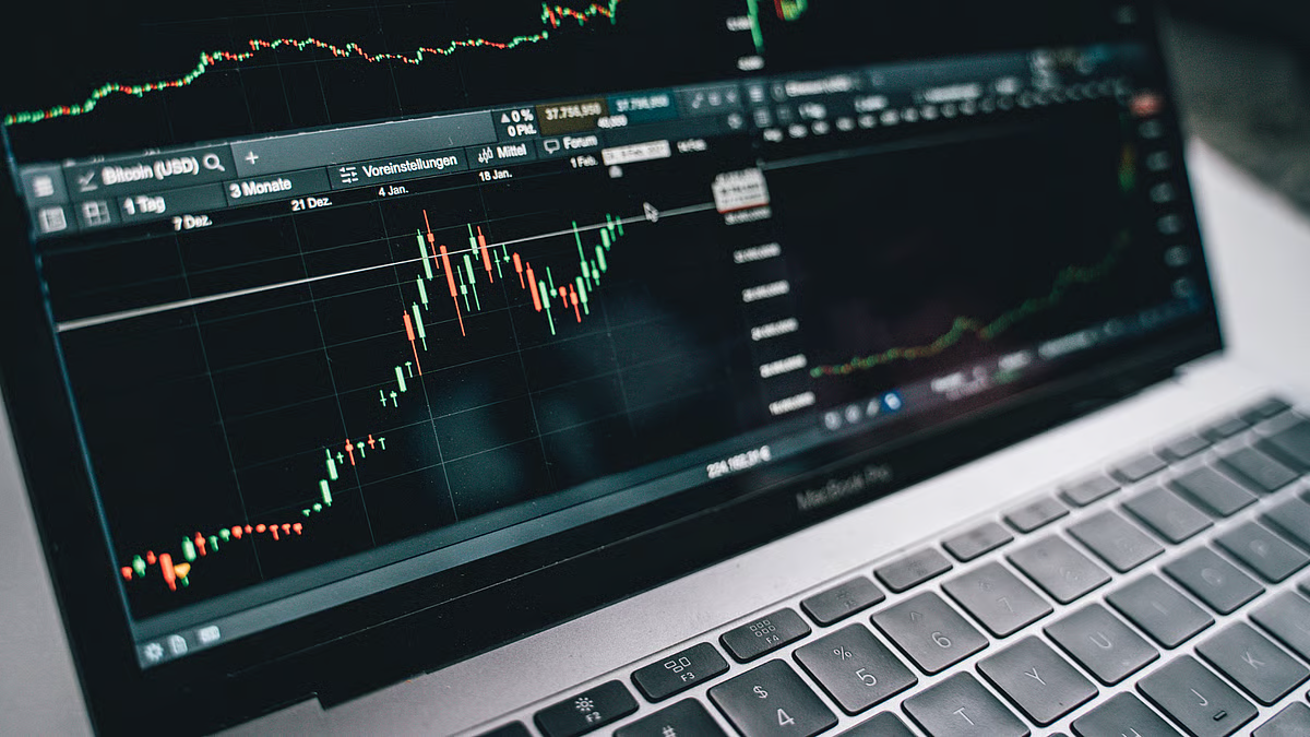 मंगलवार को उम्मीद के बाद भी सेंसेक्स और निफ्टी में गिरावट, आखिर सूचकांक इतना क्यों लुढ़का?
