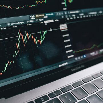 मंगलवार को उम्मीद के बाद भी सेंसेक्स और निफ्टी में गिरावट, आखिर सूचकांक इतना क्यों लुढ़का?