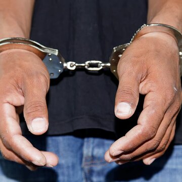 कमरे से वृद्ध दंपति का क्षत-विक्षत शव बरामद, एकलौता बेटा गिरफ्तार