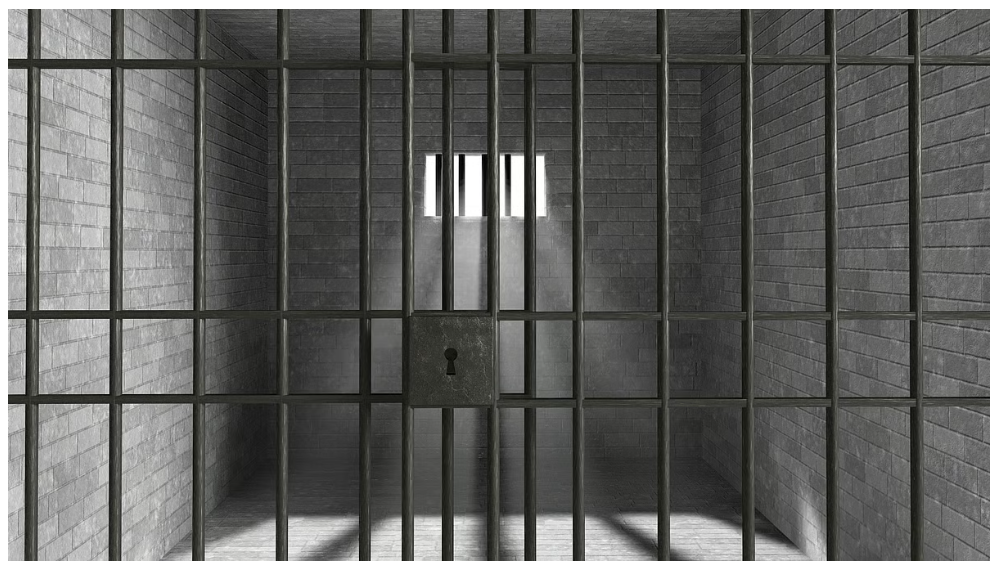 अभियुक्त ने जेल में काटा जन्मदिन का केक, वीडियो वायरल होते ही हंगामा