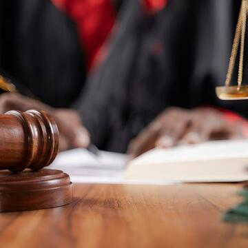 ब्रिटेन में 23 साल के तलाक विवाद के बाद भारतीय मूल की वर्षा गोहिल को 85 करोड़ रुपये का हक मिला