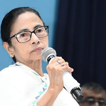 ममता बनर्जी ने भाजपा पर साधा निशाना और पूछा, क्या जिम्मेदारी लेंगे केंद्रीय गृहमंत्री?