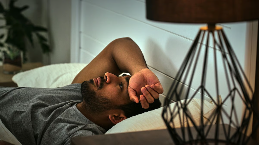 रोजाना की 7 आदतें जो आपके नींद के चक्र को बिगाड़ रही हैं, क्यों होना चाहिए सतर्क?