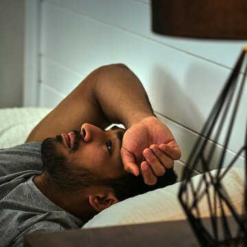 रोजाना की 7 आदतें जो आपके नींद के चक्र को बिगाड़ रही हैं, क्यों होना चाहिए सतर्क?