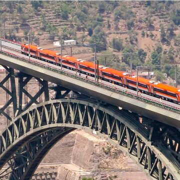 पहले छह महीनों में 3.75 लाख यात्रियों ने कश्मीर वंदे भारत से किया सफर