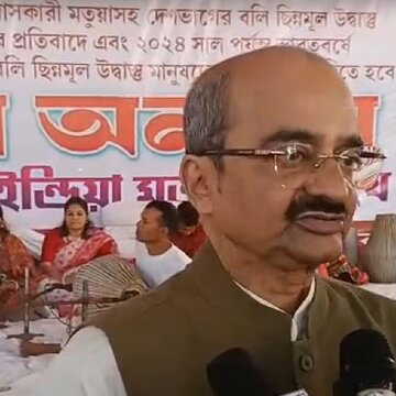 अभिषेक की अपील पर 13 दिन बाद मतुआ समाज ने तोड़ा अनशन, अनशन से अस्वस्थ हुईं ममताबाला