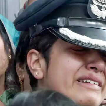 सैन्य सम्मान के साथ विंग कमांडर नमांश स्याल को दी गयी अंतिम विदाई, उमड़ी लोगों की भीड़